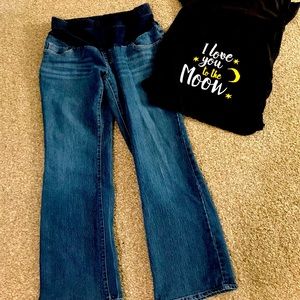 Large Maternity jeans and medium top. Cute Maternity outfit 😍